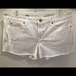 Gap white factory mid-rise “cut off” shorts 30/10r
